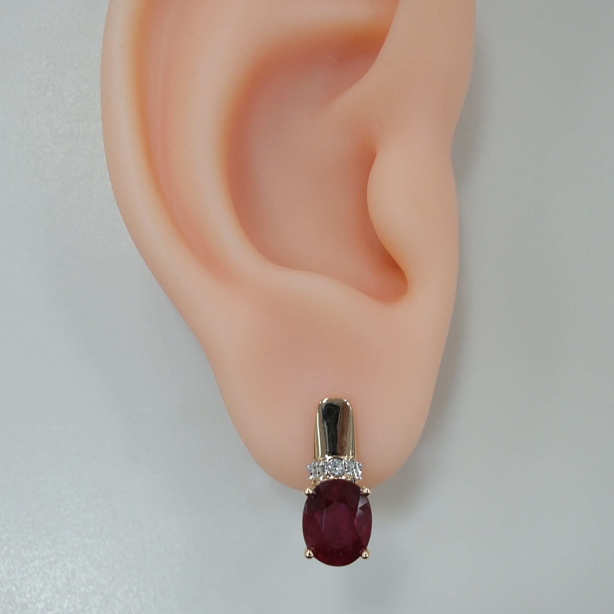 Серьги из золота с рубинами